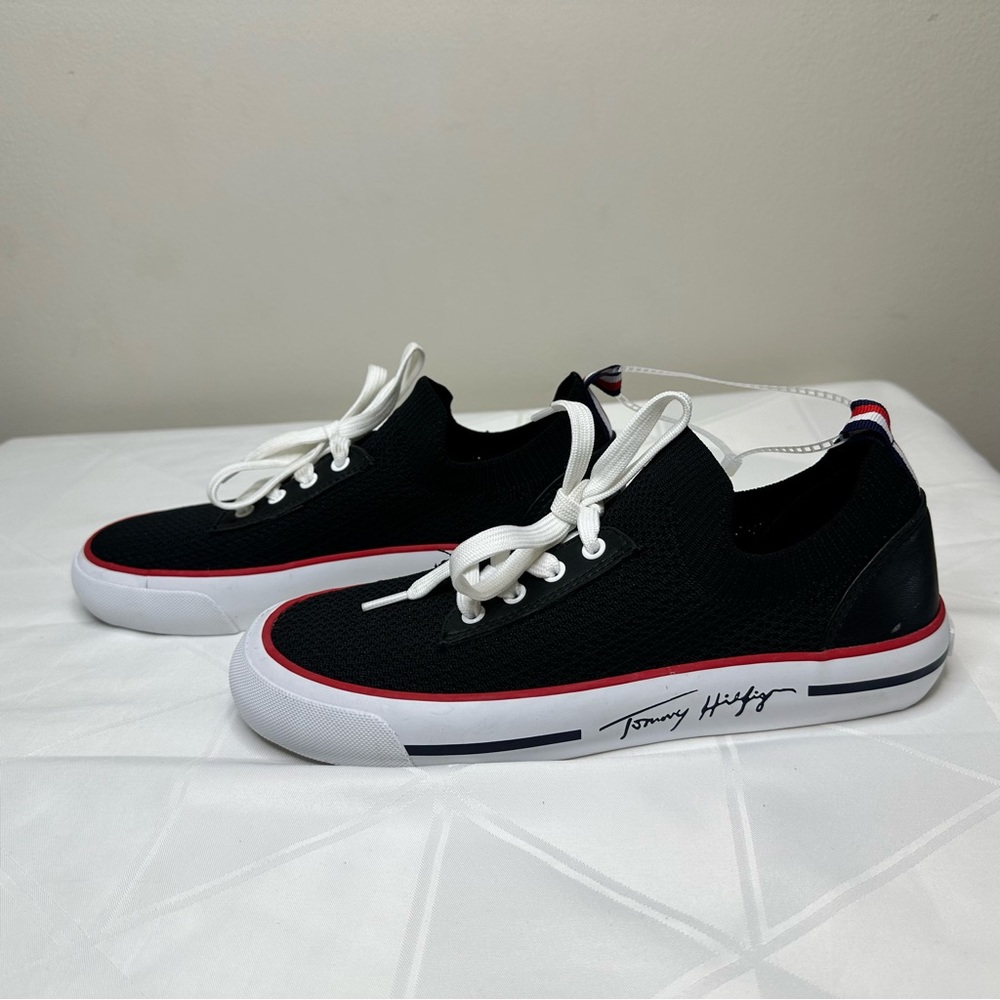 NEW Tommy Hilfiger Women's Gessie Stretch Knit Sneakers Black/White Size 7.5M